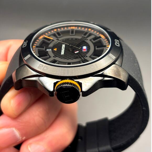 Tommy Hilfiger Windsurf 1792137 Black Silicone Mens Quartz Sport Watch NIBWT - Picture 16 of 17